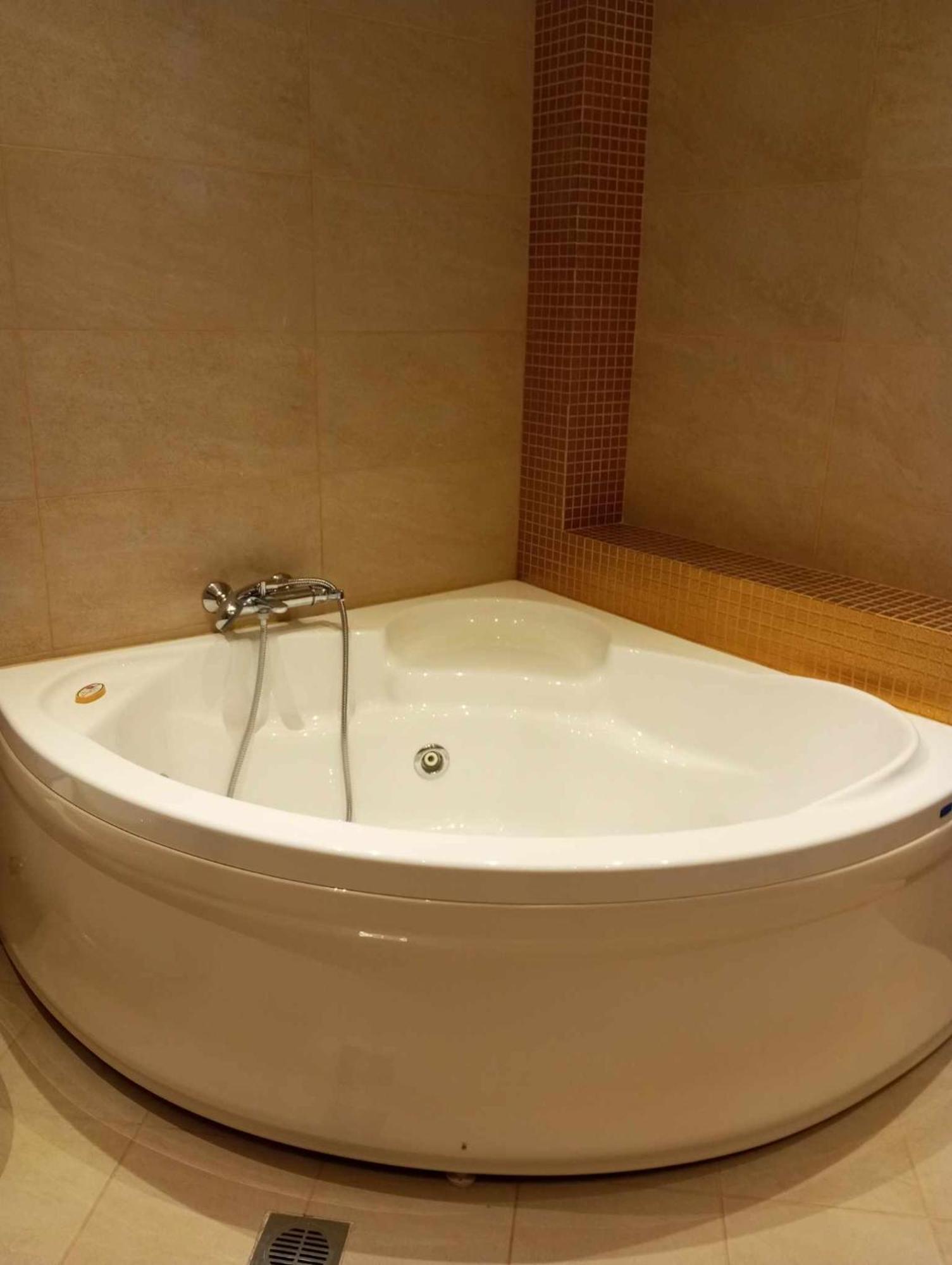 Kos Villa - Family Comfort With Large Garden, Jacuzzi Extérieur photo